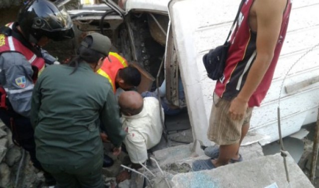 El accidente en la autopista Caracas-La Guaira a la altura de él Limón dejó un saldo de cinco lesionados 