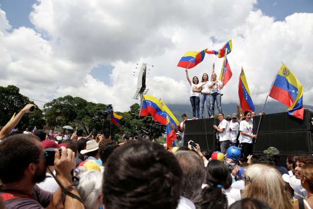 Lilian Tintori (top R), wife of jailed Venezuelan opposition leader Leopoldo Lopez attends a rally to demand a referendum to remove Venezuela's President Nicolas Maduro, next to Venezuelan opposition leader Maria Corina Machado (top C) and Patricia Ceballos (top L), mayor of San Cristobal and wife of jailed former mayor Daniel Ceballos, in Caracas, Venezuela October 22, 2016. REUTERS/Marco Bello