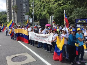 Desde Caurimare las mujeres resteadas dicen presente #VamosPaLaAutopista (Fotos)