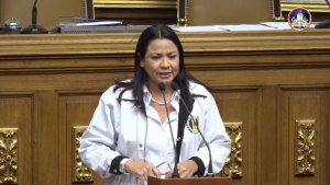 Diputada Dennis Fernández: Tenemos la prueba de que la madre de Maduro es ciudadana colombiana