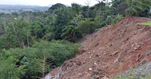 Muere una niña tras derrumbarse una pared sobre un patio en Guatemala