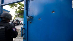 Más de un centenar de presos se fugan en Haití tras matar a policía (fotos)