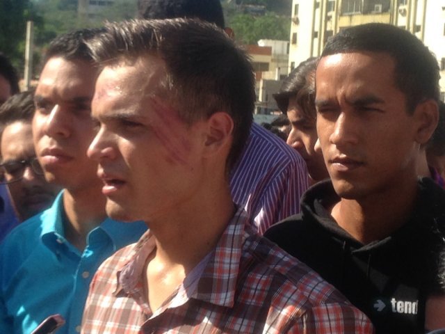 Foto: Estudiantes agredidos en la Plaza Bolívar de Cumaná / Twitter