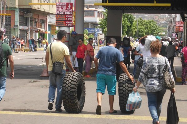 Cancillería aseguró que la frontera colombo-venezolana está abierta para el intercambio comercial. (Foto/JGH)