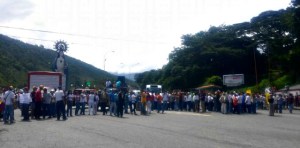 Se concentran en la entrada de Trujillo para la #TomaDeVenezuela (Fotos)