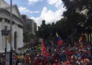 Grupos chavistas siguen en las afueras de la Asamblea Nacional 12 pm #27Oct