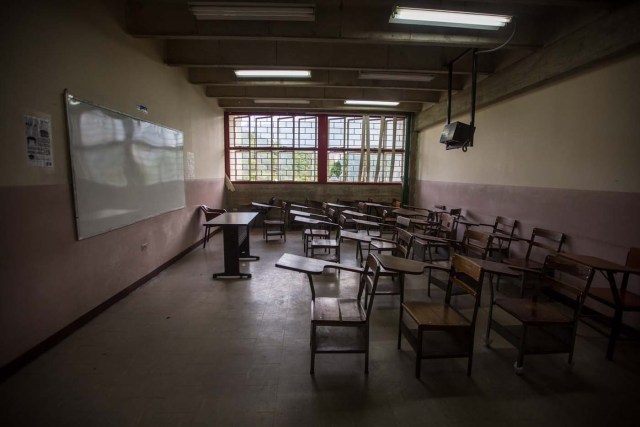 CAR01. CARACAS (VENEZUELA), 28/10/2016.- Un salón sin estudiantes en la Universidad Central de Venezuela hoy, viernes 28 de octubre de 2016, en Caracas (Venezuela). El paro general de 12 horas convocado por la oposición venezolana se cumple a medias en el país pues tanto las entidades bancarias como algunos comercios y oficinas abrieron sus puertas, sin embargo, las principales vías se mostraron con mucho menos tráfico que el que se observa en un día laboral normal. EFE/MIGUEL GUTIÈRREZ