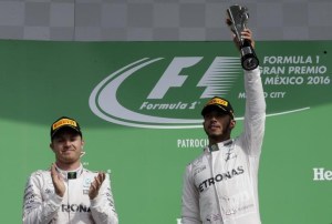 Hamilton gana el Gran Premio de México de Fórmula 1 y sigue soñando
