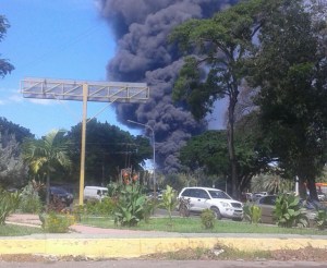 Reportan incendio en la refinería Guaraguao de Puerto La Cruz (Fotos y Video)