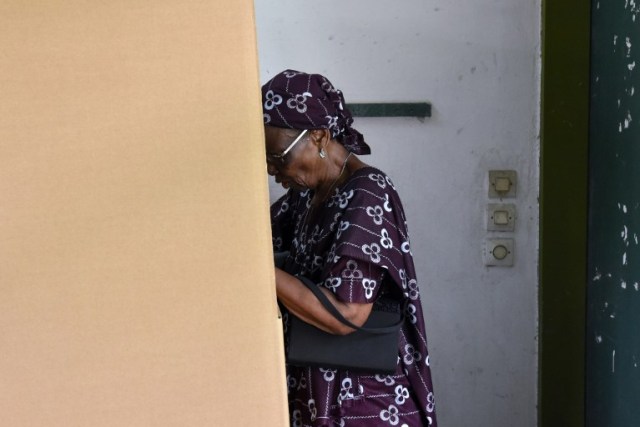 Foto: Costa de Marfil empieza a votar un proyecto de nueva Constitución / AFP