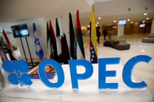 Logo de la Organización de Países Exportadores de Petróleo, Argel, Argelia, 28 sep, 2016. Funcionarios de miembros de la OPEP y de productores petroleros externos al grupo se reunieron el sábado para construir el apoyo a un plan de reducción del bombeo, un día después de que una cita entre los miembros del cartel no lograra llegar a acuerdo en la forma de implementar el pacto. REUTERS/Ramzi Boudina/Imagen de archivo