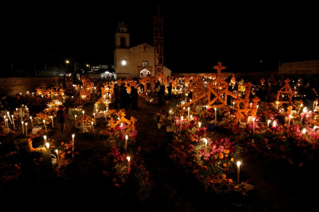 2016-11-02T185030Z_643613965_D1BEUKOJDUAC_RTRMADP_3_MEXICO-DAYOFTHEDEAD