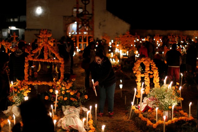 2016-11-02T185624Z_322336779_D1BEUKOJRKAA_RTRMADP_3_MEXICO-DAYOFTHEDEAD (1)