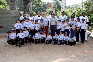 Alcaldía de Baruta y Leones del Caracas ofrecen deporte con valor a niños del municipio