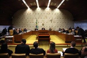 Mayoría de corte suprema en Brasil rechaza que procesados puedan acceder a presidencia