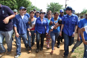 Eveling de Rosales llevó atención social a habitantes del barrio La Lechuga