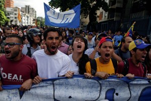 Capriles llama a acompañar a los estudiantes en la marcha de este jueves