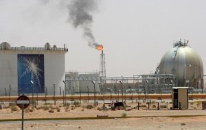 Arabia Saudí pide reducir hasta un millón de barriles de crudo por día