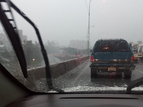 Caracas amaneció bajo la lluvia este viernes (Fotos)