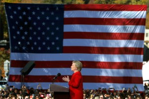 Hillary Clinton, positiva y unificadora antes de la elección