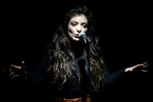 La cantante Lorde celebra sus 20 años con un nuevo disco