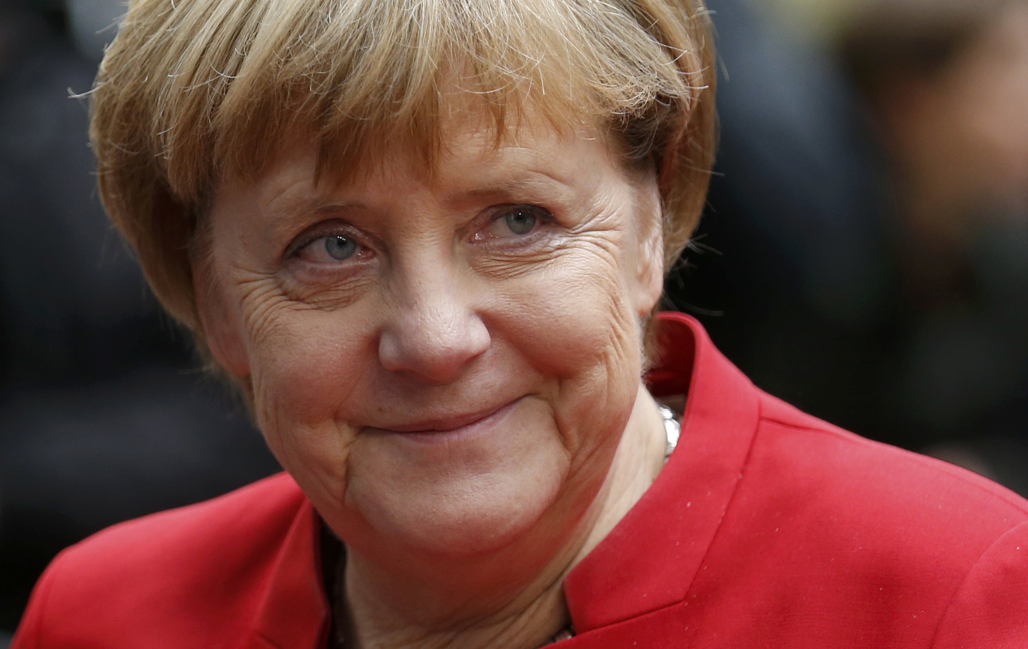 Angela Merkel: La victoria de Clinton ayudaría a igualar a mujeres y hombres