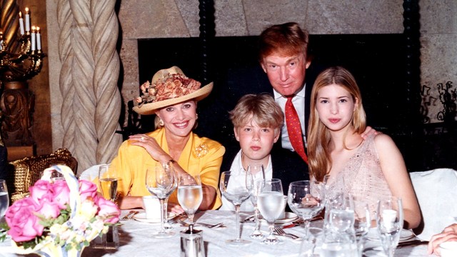 Retrato de familia: Ivana Trump, el pequeño Eric , Donald e Ivanka, 1988