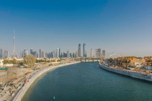 Dubái inaugura un grandioso canal para desarrollar un nuevo centro turístico