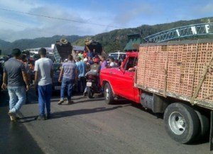 Falta de gasolina y lubricantes genera paro de transporte en Táchira este #10Nov
