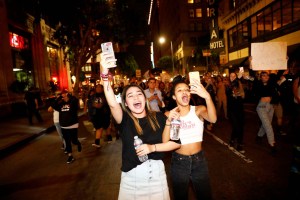 Segunda noche de protestas contra Trump (fotos)