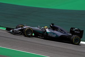 Hamilton domina primera práctica del GP de Brasil