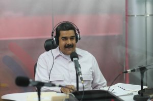 Bailando salsa, Maduro sortea los reproches por la crisis de Venezuela