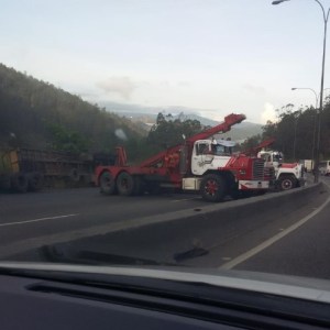 Volcamiento de gandola en Tazón causó fuerte tráfico