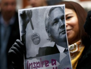 Assange, interrogado por la justicia en la embajada de Ecuador en Londres