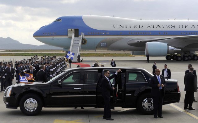 Secret Service agents stand beside the U.S President Barack Obama's limousine following his arrival at the Eleftherios Venizelos International airport in Athens, Greece, November 15, 2016. REUTERS/Michalis Karagiannis