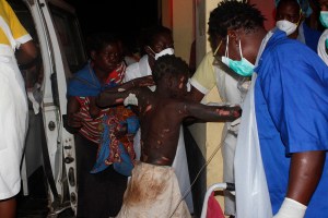 Al menos 73 muertos y más de un centenar de heridos tras la explosión de un camión cisterna en Mozambique