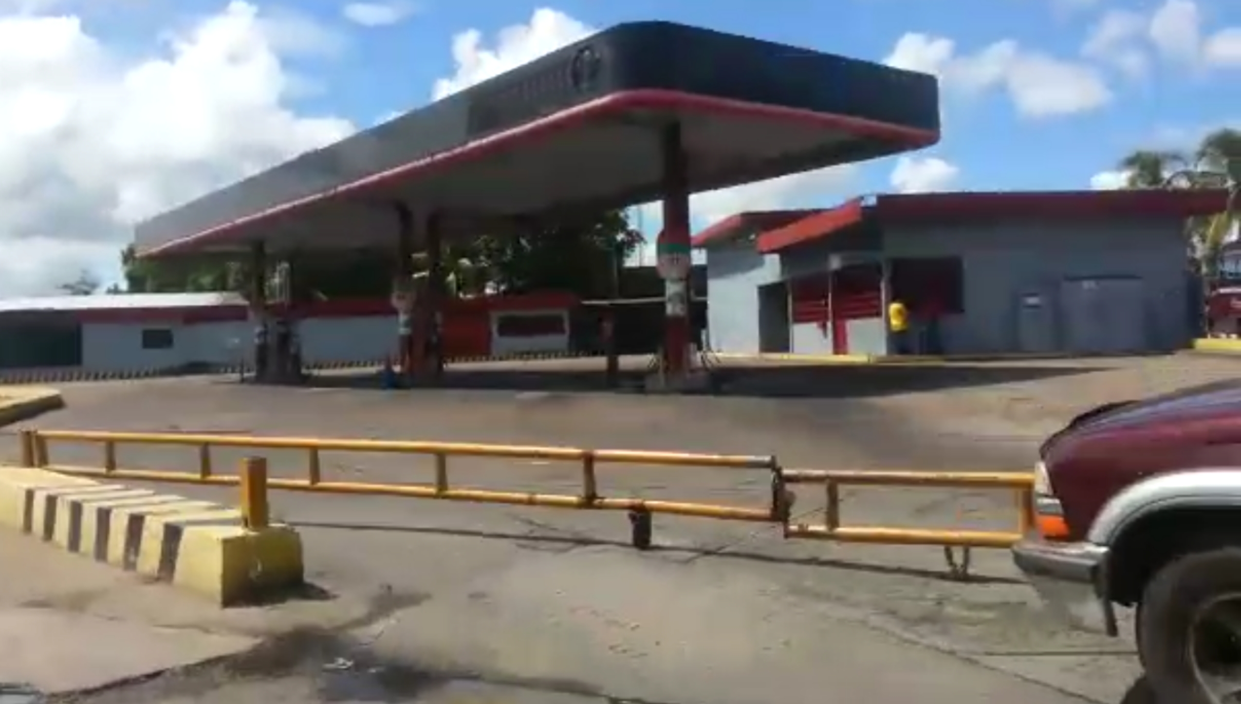 Diputada Larissa González: Deltanos deben hacer largas colas para surtir gasolina
