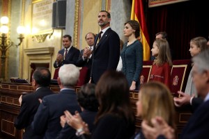 Acaben con la corrupción, le dice el rey de España al gobierno y los diputados