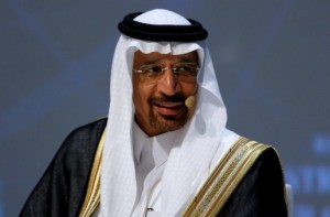 Ministro de Energía saudí insta a Opep a recortar producción de crudo