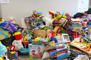 Fundación Manos Para Vargas recolecta juguetes para donarlos esta navidad