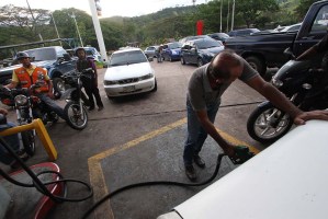 Hasta 200 mil bolívares pagan los “coleados” en las gasolineras de Táchira