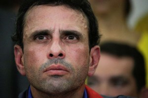 Capriles: Gobierno no permite entrada de medicinas y alimentos, pero si salida de aviones con droga