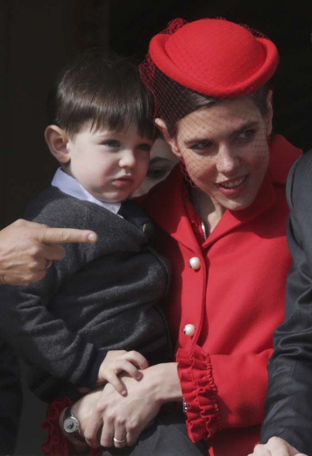 Charlotte Casiraghi and her son Raphael stand at the Palace Balcony during Monaco's National Day November 19, 2016. REUTERS/Eric Gaillard