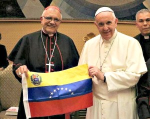 Papa Francisco sostuvo la Bandera de Venezuela junto a Cardenal Baltazar Porras  (FOTOS)