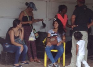 Venezolanas hacen cola en La Parada y Cúcuta para vender su cabellera