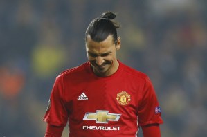 United extiende contrato de Ibrahimovic por otra temporada