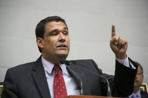 Matheus: Maduro fue derrotado en el diálogo y destruye la mesa de acuerdos