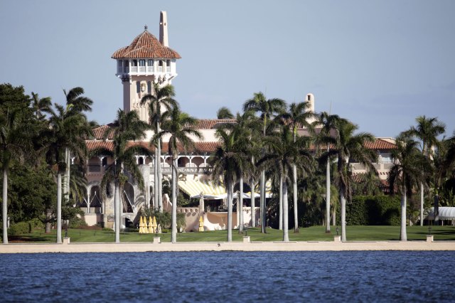 Esta foto del 21 de noviembre del 2016 muestra el complejo vacacional Mar-a-Lago, del presidente electo Donald Trump, en Palm Beach, Florida. Trump pasará el Día de Acción de Gracias de este año en este complejo vacacional . (AP Foto/Lynne Sladky)