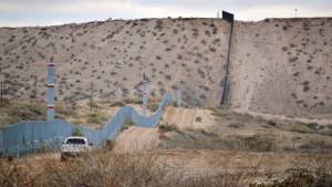 Una cementera mexicana se ofrece a construir el muro de Trump