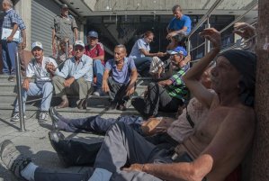 Jubilados de Polilara se declaran en huelga de hambre (FOTOS)